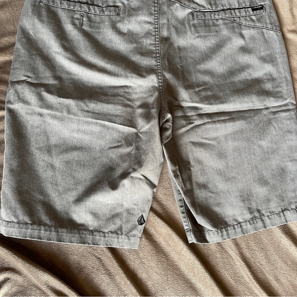 Volcom Men’s Gray Shorts - Picture 8 of 9